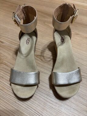 UGG Women's Metallic Champagne Ankle-Strap Sandals